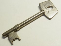 画像1: アメリカ ヴィンテージ YALE社 南京錠のキー　６９mm
