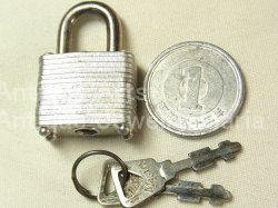 画像3: ヴィンテージ南京錠,vintage padlock MASTER LOCK CO. MILWAUKEE WIS. U.S.A.【極小サイズ】【１９５０年代製造】《多層構造》１９×２９ミリ【参考画像有り】