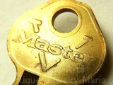 ヴィンテージ キー, vintage key アメリカ　勝利の“《V》ロゴが魅力！” MASTER LOCK マスターロック社