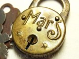 画像: “洒落た“Mars”（火星）ロゴが魅力！”1900年初頭　【幻のP&F Corbin Company社】（１８５１年〜１９１０年）アメリカ Corbin Cabinet Lock Co, コービンキャビネットロック社 アンティーク 南京錠（キー３本付き）コレクターズアイテム【参考画像有り】
