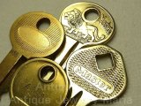 画像: ヴィンテージキー"Vintage key" ４本セット【★金ピカ！★金運UPのお守り！・真鍮製】≪Made in USA≫レトロなグリップデザイン “洒落たデザイン” 