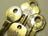 画像: ヴィンテージキー"Vintage key" ４本セット【★金ピカ！★金運UPのお守り！・真鍮製】≪Made in USA≫レトロなグリップデザイン “洒落たデザイン”