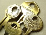 画像: ヴィンテージ"Vintage key" キー４本セット【★金ピカ！★金運UPのお守り！・真鍮製】≪Made in USA≫レトロなグリップデザイン “洒落たデザイン” 