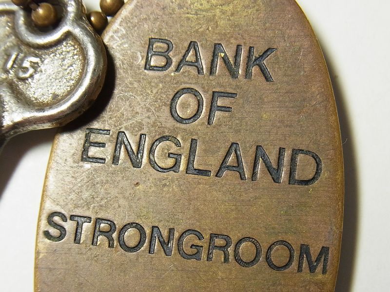 画像: 【極希少品・当店初入荷】イングランド銀行 ( Bank of England )　真鍮タグ付き　キー　