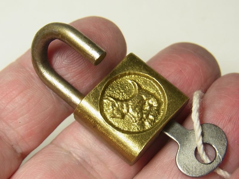 画像: アメリカ ヴィンテージ 真鍮製 ミニ miniテリア犬 南京錠　２１．５×３２．５mm