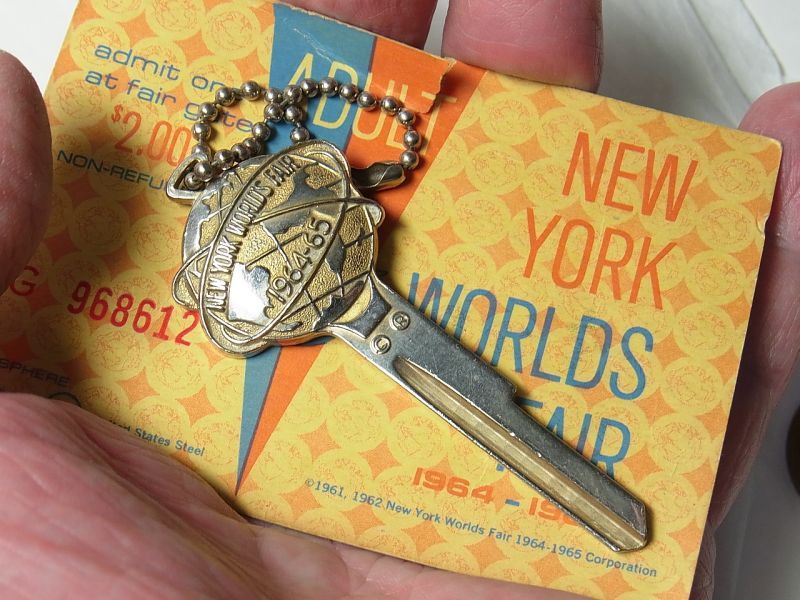 画像: 【バーゲン】【希少】【参考動画有り】New York World's Fair 1964/1965　（ニューヨーク万国博覧会 1964年/1965年） 記念キー・入場チケットセット