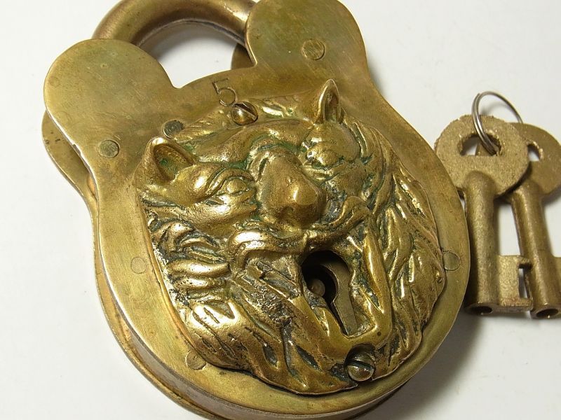 画像: 【バーゲン】アメリカ アンティーク ライオンの顔の南京錠 １８９６年特許 (キー２本付き)