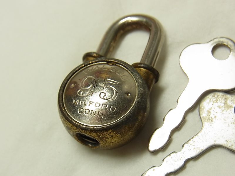 画像: アメリカ ヴィンテージ WILSCO社 丸いミニ南京錠 １９６０年代製　MADE IN USA 19×32mm