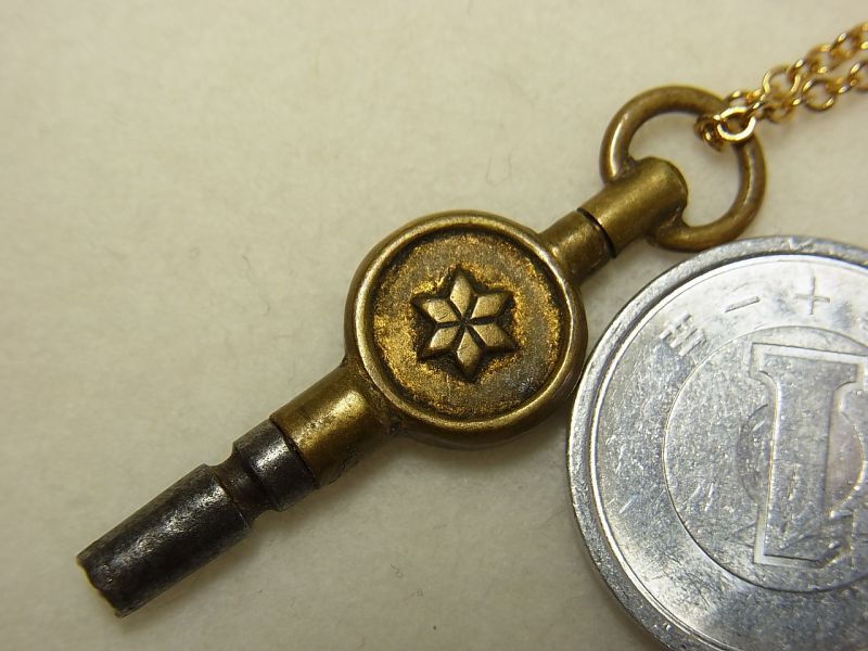 画像: “１０”英国 1800年代末製 アンティーク 懐中時計のキー（チェーン有り。無しの場合は３００円引き）