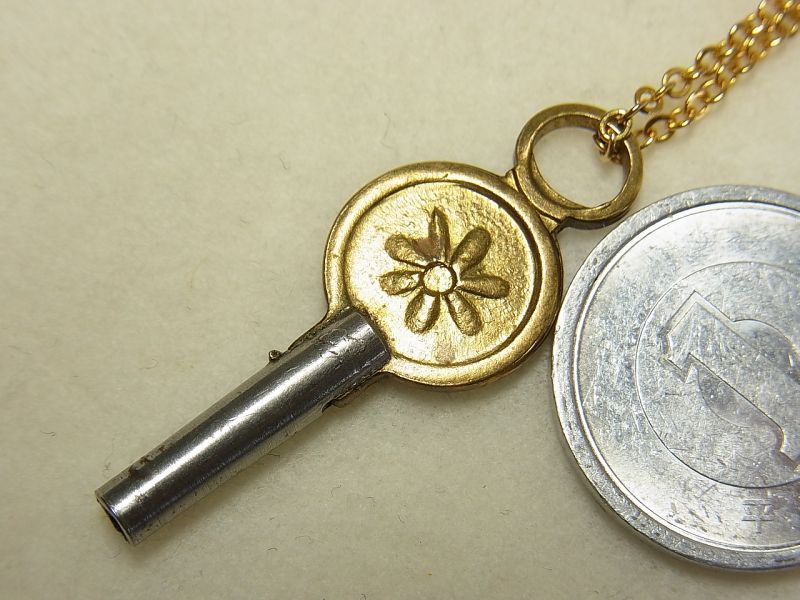 画像: “１２”英国 1800年代末製 アンティーク 懐中時計のキー（チェーン有り。無しの場合は３００円引き）