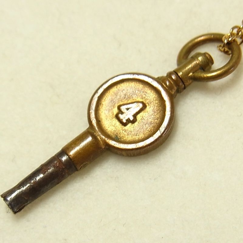 画像: “４”英国 1800年代末製 アンティーク 懐中時計のキー（チェーン有り。無しの場合は３００円引き）