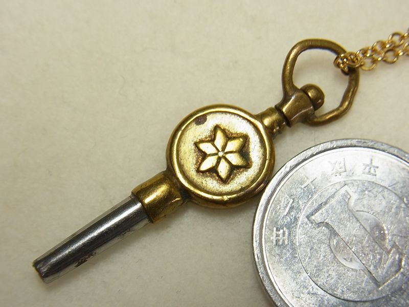画像: “３”英国 1800年代末製 アンティーク 懐中時計のキー（チェーン有り。無しの場合は３００円引き）