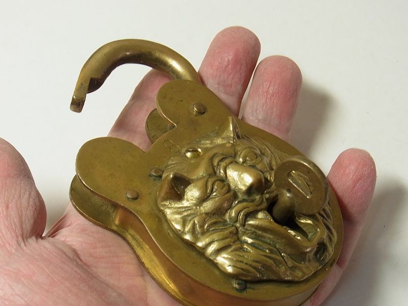 画像: 【開閉動画有り】アメリカ アンティーク ライオンの顔の南京錠 １８９６年特許 (キー１本付き)