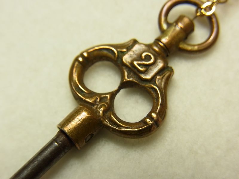 画像: “２（調和・統合）”英国 1800年代末製 アンティーク 懐中時計のキー（チェーン有り。無しの場合は３００円引き）