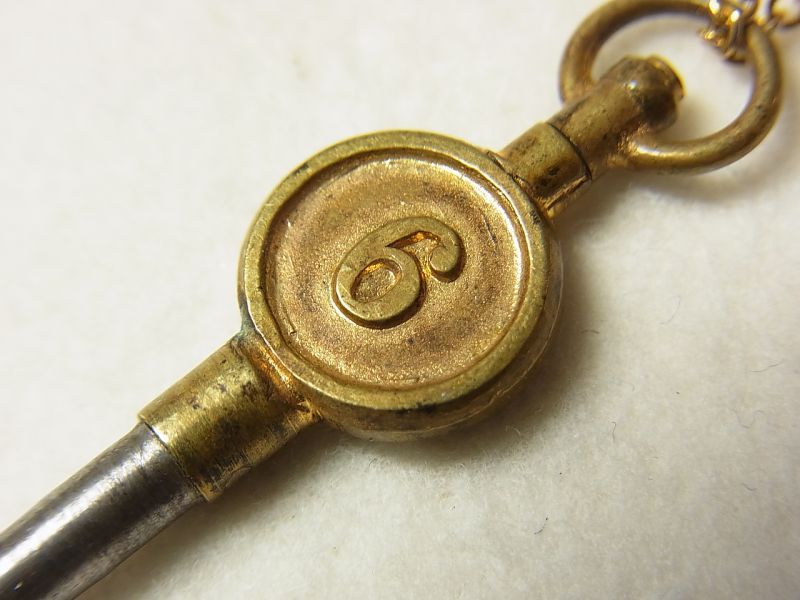 画像: “６  （チャンスを得る、危険回避、強運etc,）”英国 1800年代末製 アンティーク 懐中時計のキー（チェーン有り。無しの場合は３００円引き）