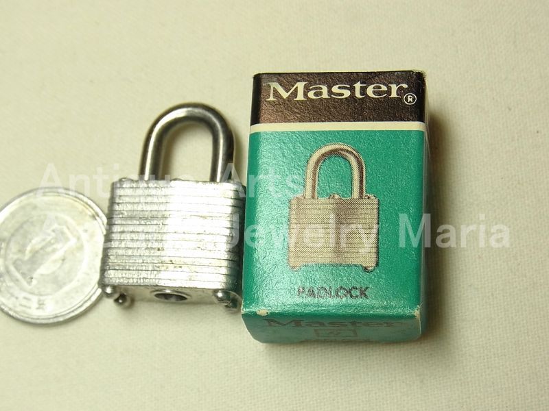 画像: ヴィンテージ南京錠,vintage padlock MASTER LOCK CO. MILWAUKEE WIS. U.S.A.【極小サイズ】【１９５０年代製造】《多層構造》１９×２９ミリ【参考画像有り】