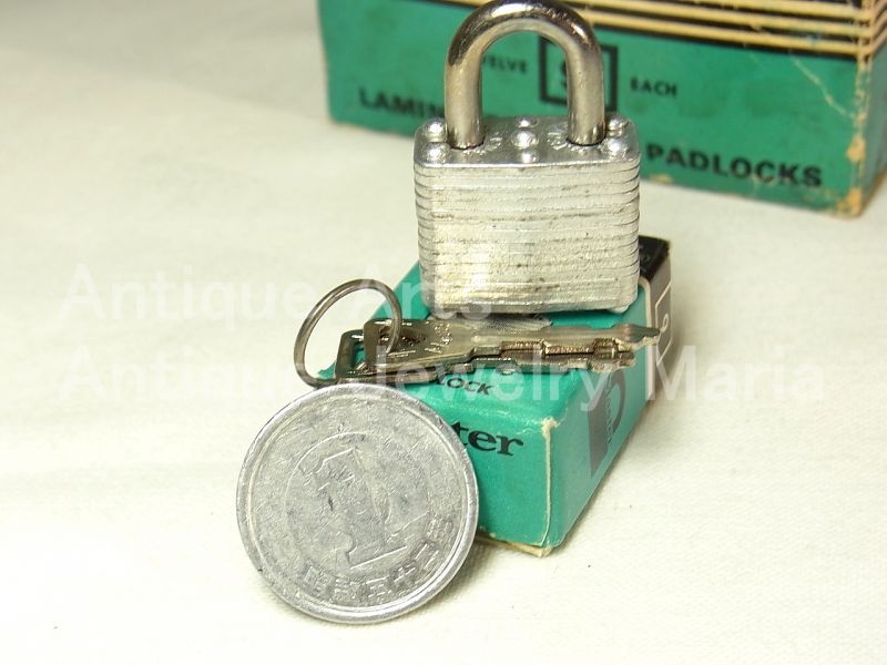 画像: ヴィンテージ南京錠,vintage padlock MASTER LOCK CO. MILWAUKEE WIS. U.S.A.【極小サイズ】【１９５０年代製造】《多層構造》１９×２９ミリ【参考画像有り】