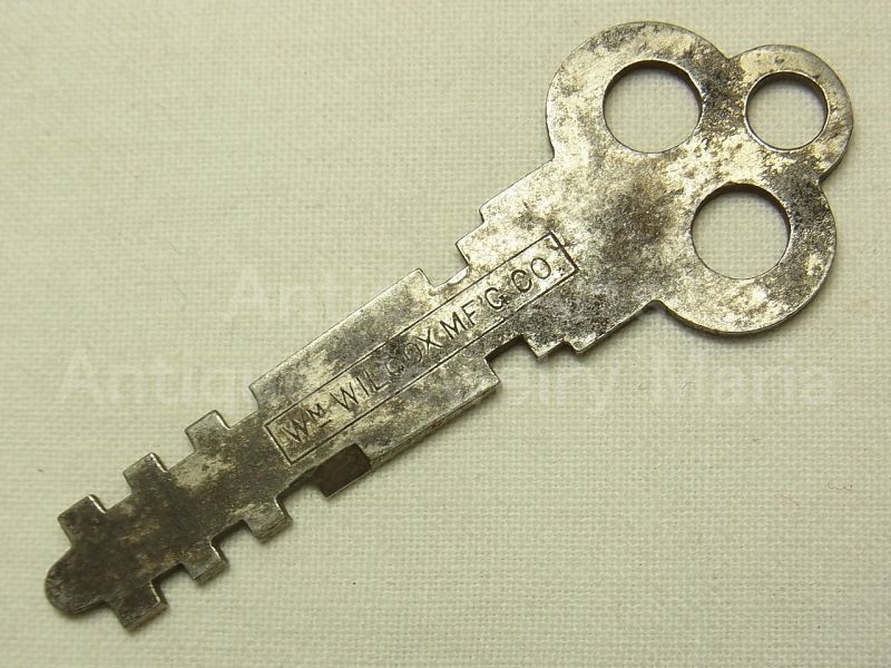 画像: 【バーゲン】アメリカ アンティーク南京錠に使われていた フラット（平板）キー　65mm