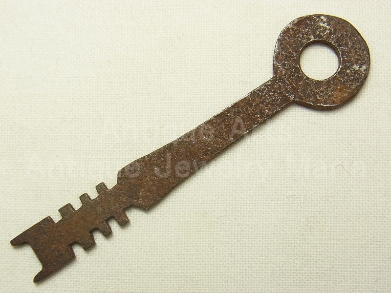 画像: 【バーゲン】アメリカ アンティーク南京錠に使われていた フラット（平板）キー　66mm