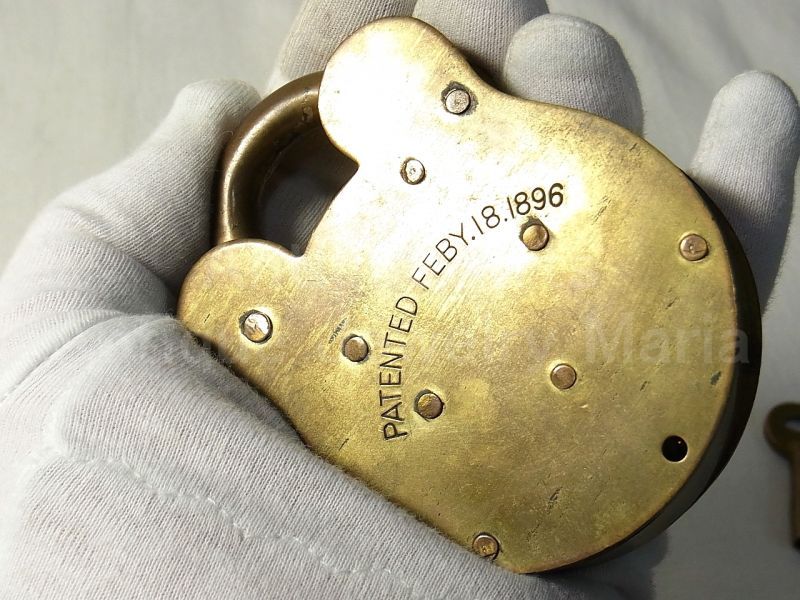 画像: アメリカ ヴィンテージ ライオンの顔の南京錠 １８９６年特許 (キー２本付き)