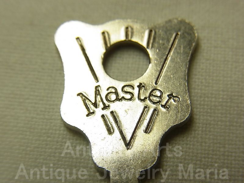 画像: ヴィンテージキー,vintage key １９５０年代  MASTER社 MASTER LOCK CO. MILWAUKEE WIS. U.S.A.【ミニサイズ】《参考画像有り》