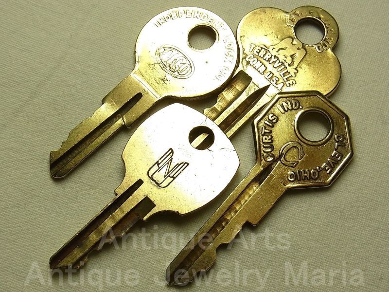 画像: ヴィンテージキー"Vintage key" ４本セット【★金ピカ！★金運UPのお守り！・真鍮製】≪Made in USA≫レトロなグリップデザイン “洒落たデザイン” バーゲン】