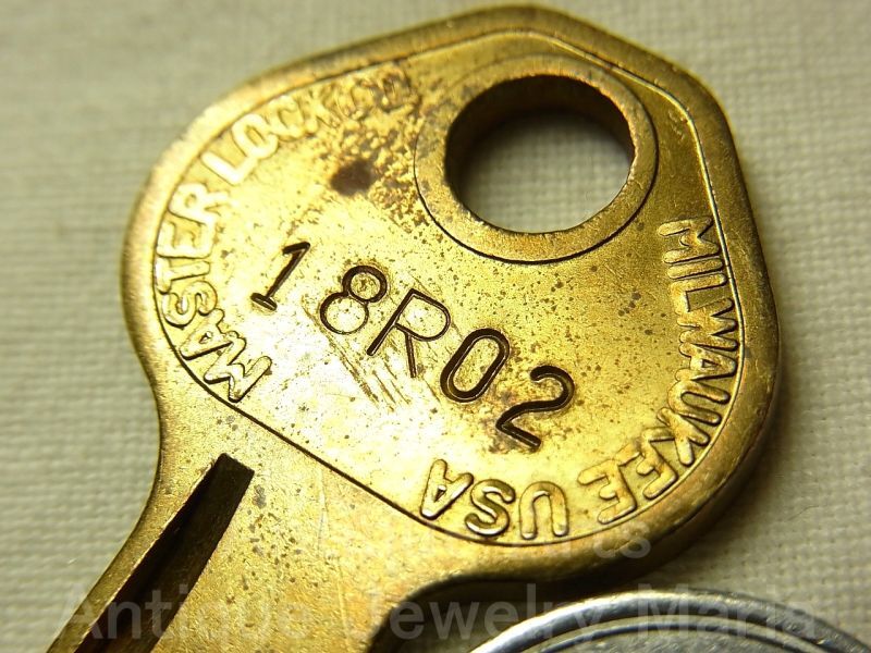 画像: ヴィンテージ キー, vintage key アメリカ　勝利の“《V》ロゴが魅力！” MASTER LOCK マスターロック社