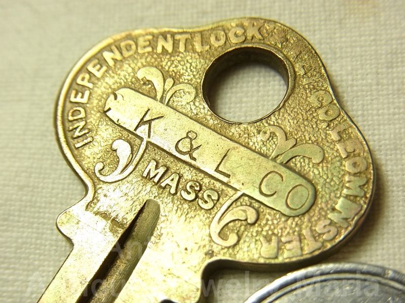 画像: ヴィンテージ キー, vintage key アメリカ 【レトロな草模様が魅力】“ILCO INDEPENDENT LOCK CO.”インディペンデントロック《参考画像有り》