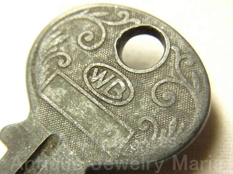 画像1: ヴィンテージ キー, vintage key アメリカ 【レトロな草模様が魅力】WILSON BOHANNAN COMPANY MARION, OHIO