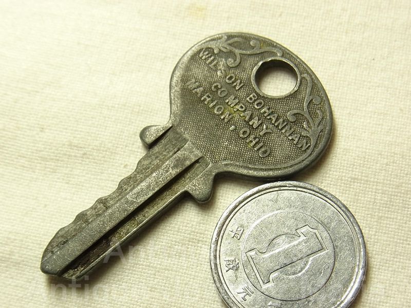 画像: ヴィンテージ キー, vintage key アメリカ 【レトロな草模様が魅力】WILSON BOHANNAN COMPANY MARION, OHIO