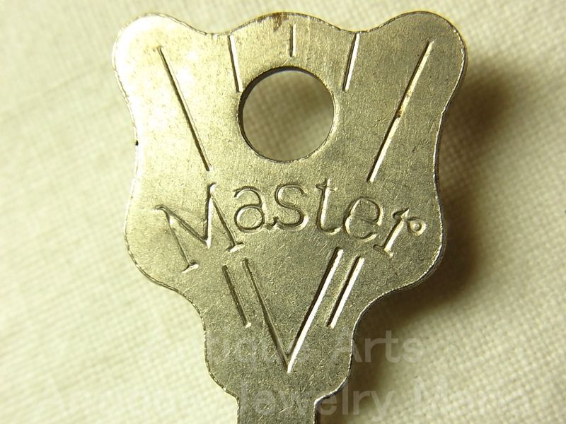画像3: ヴィンテージキー,vintage key １９５０年代  MASTER社 MASTER LOCK CO. MILWAUKEE WIS. U.S.A.【ミニサイズ】《参考画像有り》