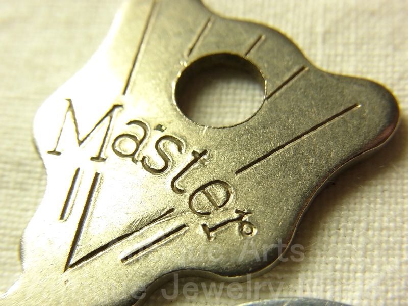 画像1: ヴィンテージキー,vintage key １９５０年代  MASTER社 MASTER LOCK CO. MILWAUKEE WIS. U.S.A.【ミニサイズ】《参考画像有り》