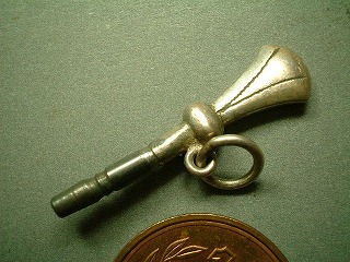 画像: 【懐中時計参考画像有り】イギリス懐中時計のアンティーク(銀製)mini キー