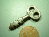 画像1: 【バーゲン】【アクセサリーパーツにお薦め！】1800年代製 アメリカアンティーク南京錠のミニ キー
