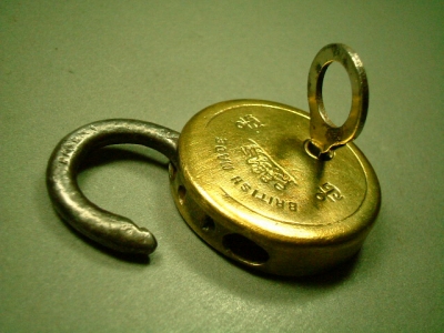 画像: イギリス アンティーク イカリのマークの真鍮製　南京錠