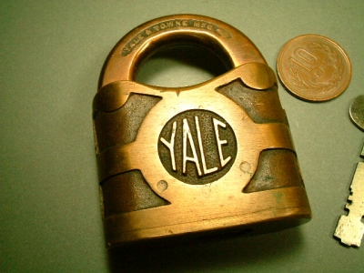 画像: アメリカ ＹＡＬＥ社 ヴィンテージ真鍮製南京錠 １９４０年代製