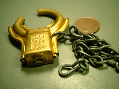 画像: アメリカ ヴィンテージR形状の真鍮製 南京錠（小）